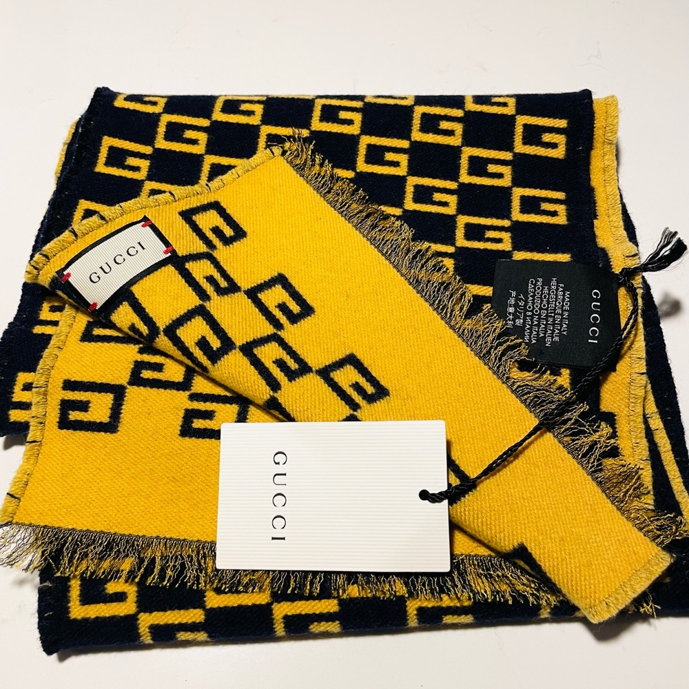 New authentic Gucci scarf. Made in Italy